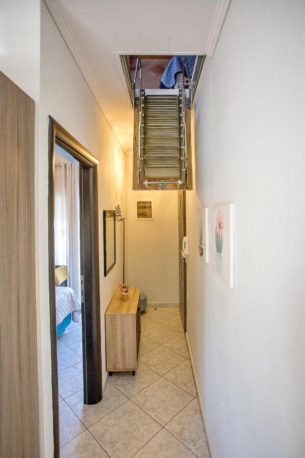 Holiday House Ioanna 2 - Loft Néa Péramos Zewnętrze zdjęcie